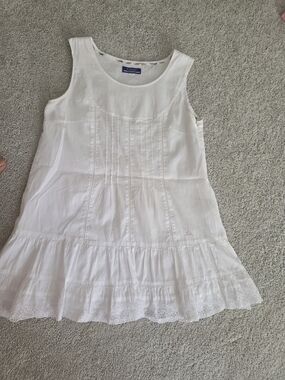 Burberry White Sleeveless Eyelet Hem Cotton Top.